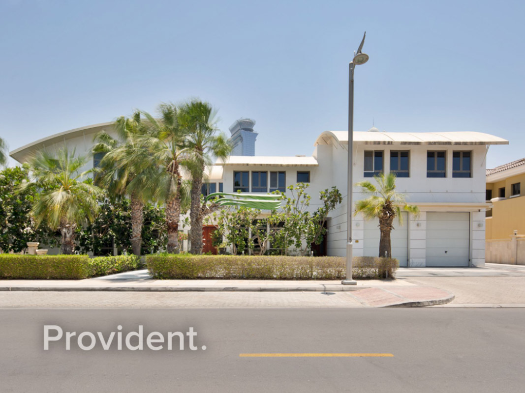 6 bedrooms Villa in Palm Jumeirah, UAE No. 2845