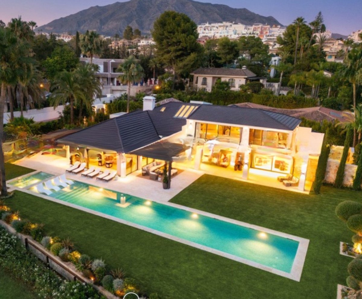 Вилла с 7 спальнями в Нуэва Андалусия, Испания № 286256