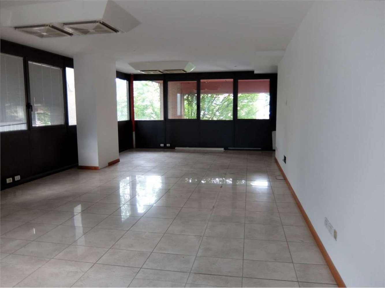 110m² Office in Oderzo, Italy No. 219392