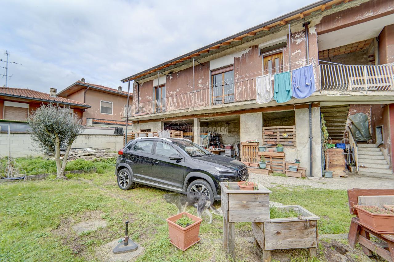 3 rooms House in Castano Primo, Italy No. 5189