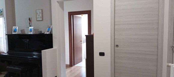 Квартира с 3 комнатами в Лиссоне, Италия № 334570 2