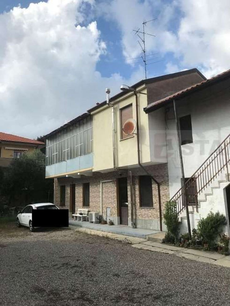 Apartamento de 4 habitaciónes en Buscate, Italy No. 15986