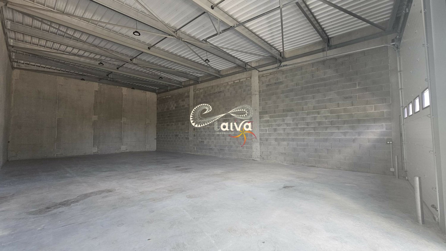 183m² Commercial property in Miniac-Morvan, France No. 307110