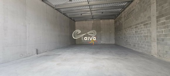 183m² Commercial property in Miniac-Morvan, France No. 307110 3