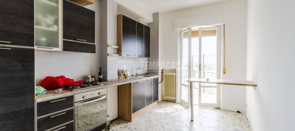 3 bedrooms Apartment in Monte San Giusto, Italy No. 218991 2