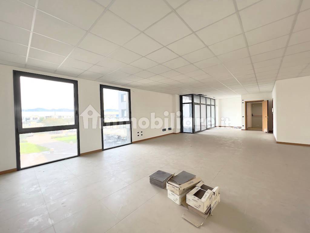 Oficina de 1 habitación en Caldiero, Italy No. 218126