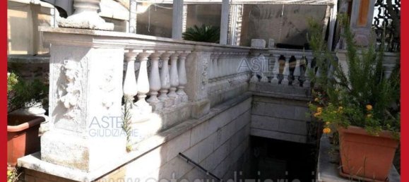 5 bedrooms Apartment in Rome, Italy No. 334103 4