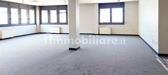 136m² Office in Delebio, Italy No. 317771 2