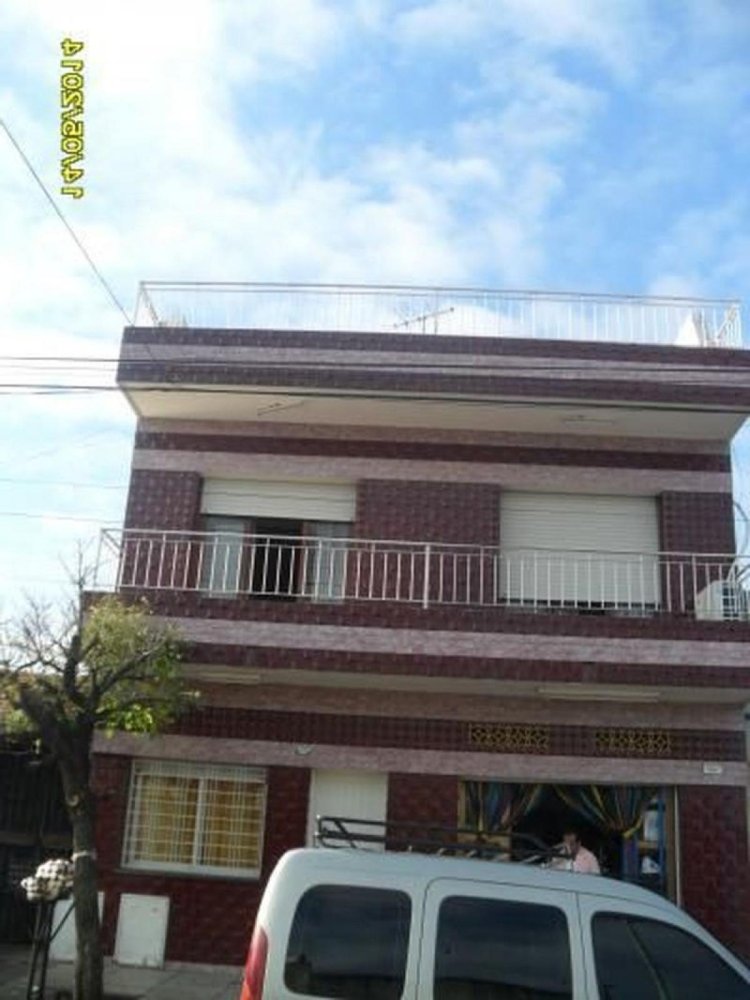 3 bedrooms House in Moron, Argentina No. 52360