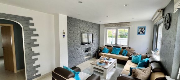 4 bedrooms House in Village-Neuf, France No. 245463 6