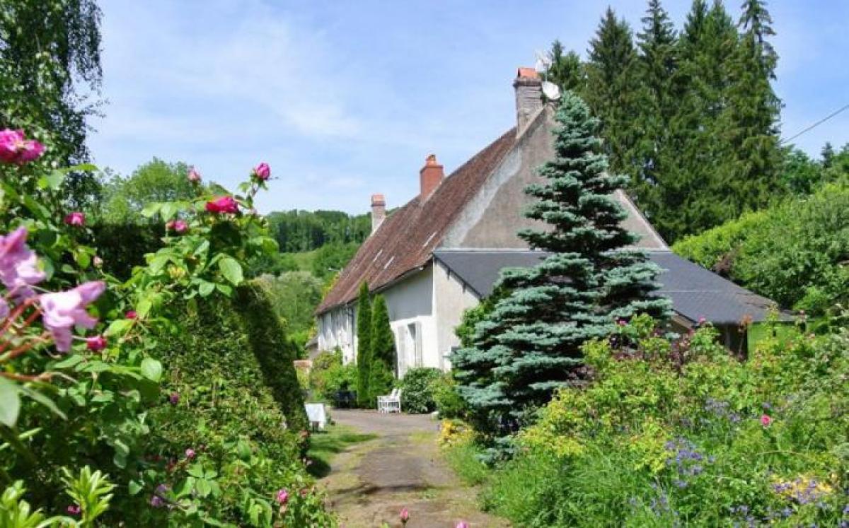3 bedrooms Villa in Autun, France No. 2077