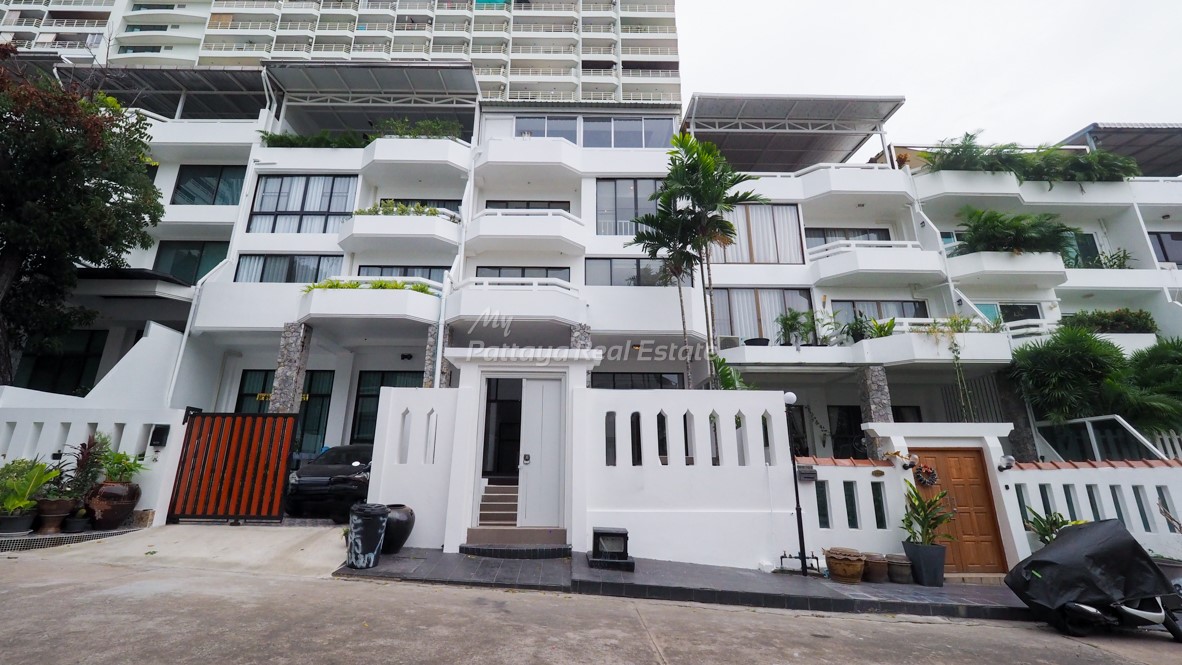 8 chambres Maison de ville à Bang Lamung, Thailand No. 57835