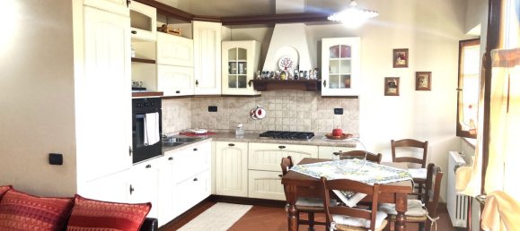 3 bedrooms Apartment in Pistoia, Italy No. 339575 3