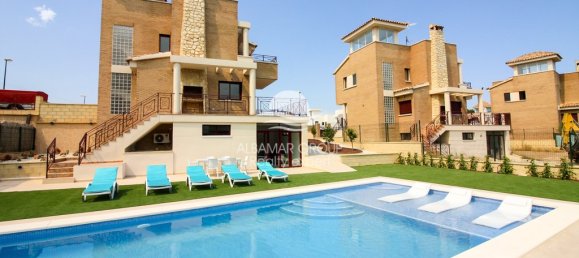 4 bedrooms Villa in La Nucia, Spain No. 4266 3