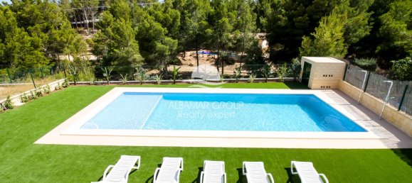 4 bedrooms Villa in La Nucia, Spain No. 4266 6