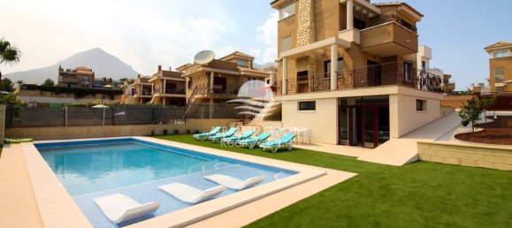 4 bedrooms Villa in La Nucia, Spain No. 4266 2
