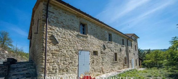 6 bedrooms House in Montone, Italy No. 107683 5