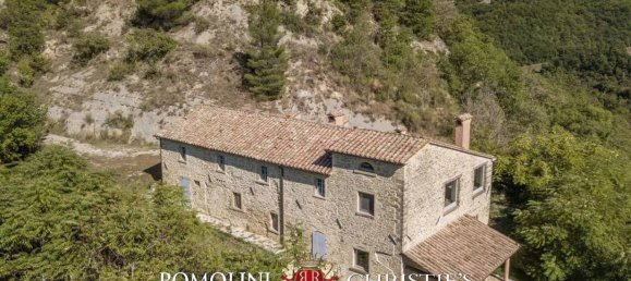 6 bedrooms House in Montone, Italy No. 107683 3