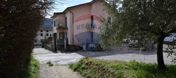 5 rooms Apartment in Bagni di Lucca, Italy No. 85786 4