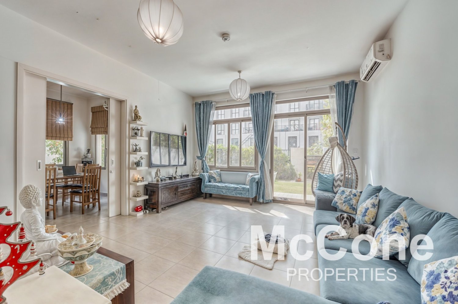 Villa T4 em Town Square, UAE N.º 32405