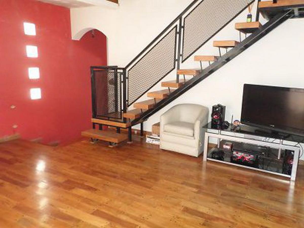 Casa de 4 dormitorios en Tres de Febrero, Argentina No. 55723