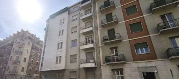 5 rooms Apartment in Turin, Italy No. 299835 2