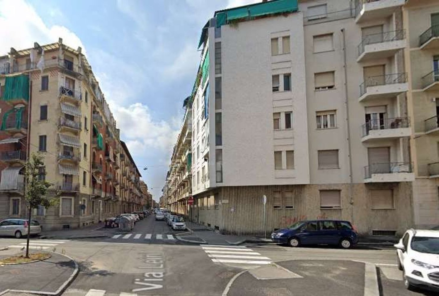 5 rooms Apartment in Turin, Italy No. 299835