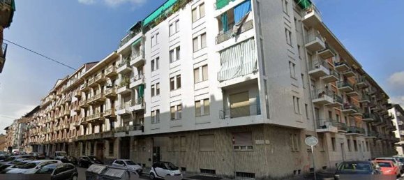 5 rooms Apartment in Turin, Italy No. 299835 3