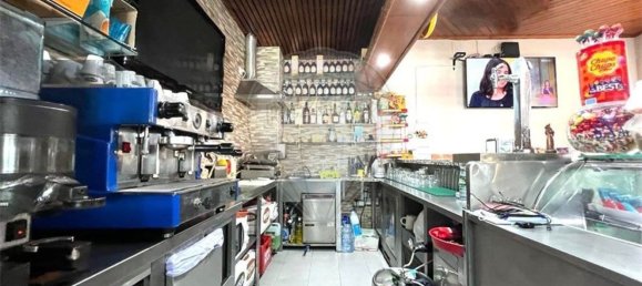 40m² Commercial property in Felgueiras, Portugal No. 60497 9