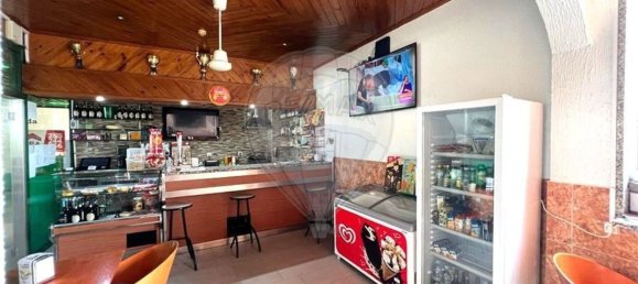 40m² Commercial property in Felgueiras, Portugal No. 60497 3