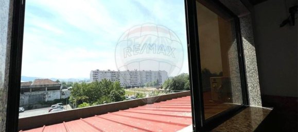 40m² Commercial property in Felgueiras, Portugal No. 60497 4