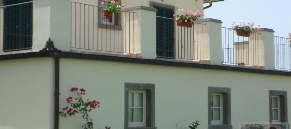 8 bedrooms Apartment in Cortona, Italy No. 393 2