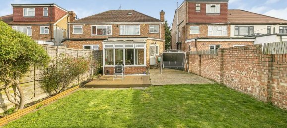 4 bedrooms House in Hounslow, United Kingdom No. 8493 22