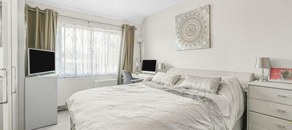 4 bedrooms House in Hounslow, United Kingdom No. 8493 4