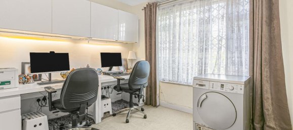 4 bedrooms House in Hounslow, United Kingdom No. 8493 15