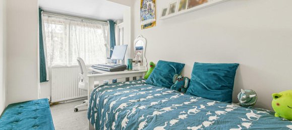 4 bedrooms House in Hounslow, United Kingdom No. 8493 14