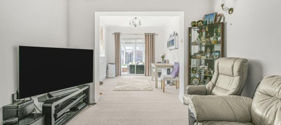 4 bedrooms House in Hounslow, United Kingdom No. 8493 8