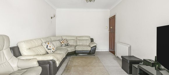 4 bedrooms House in Hounslow, United Kingdom No. 8493 7