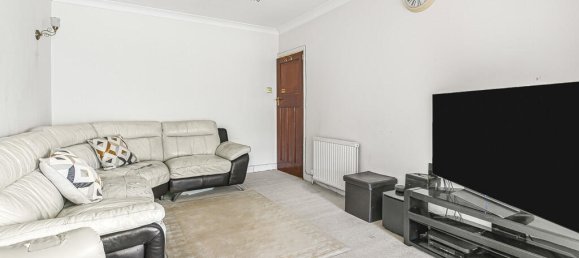 4 bedrooms House in Hounslow, United Kingdom No. 8493 6