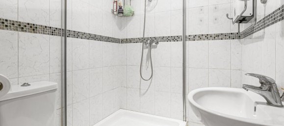 4 bedrooms House in Hounslow, United Kingdom No. 8493 17