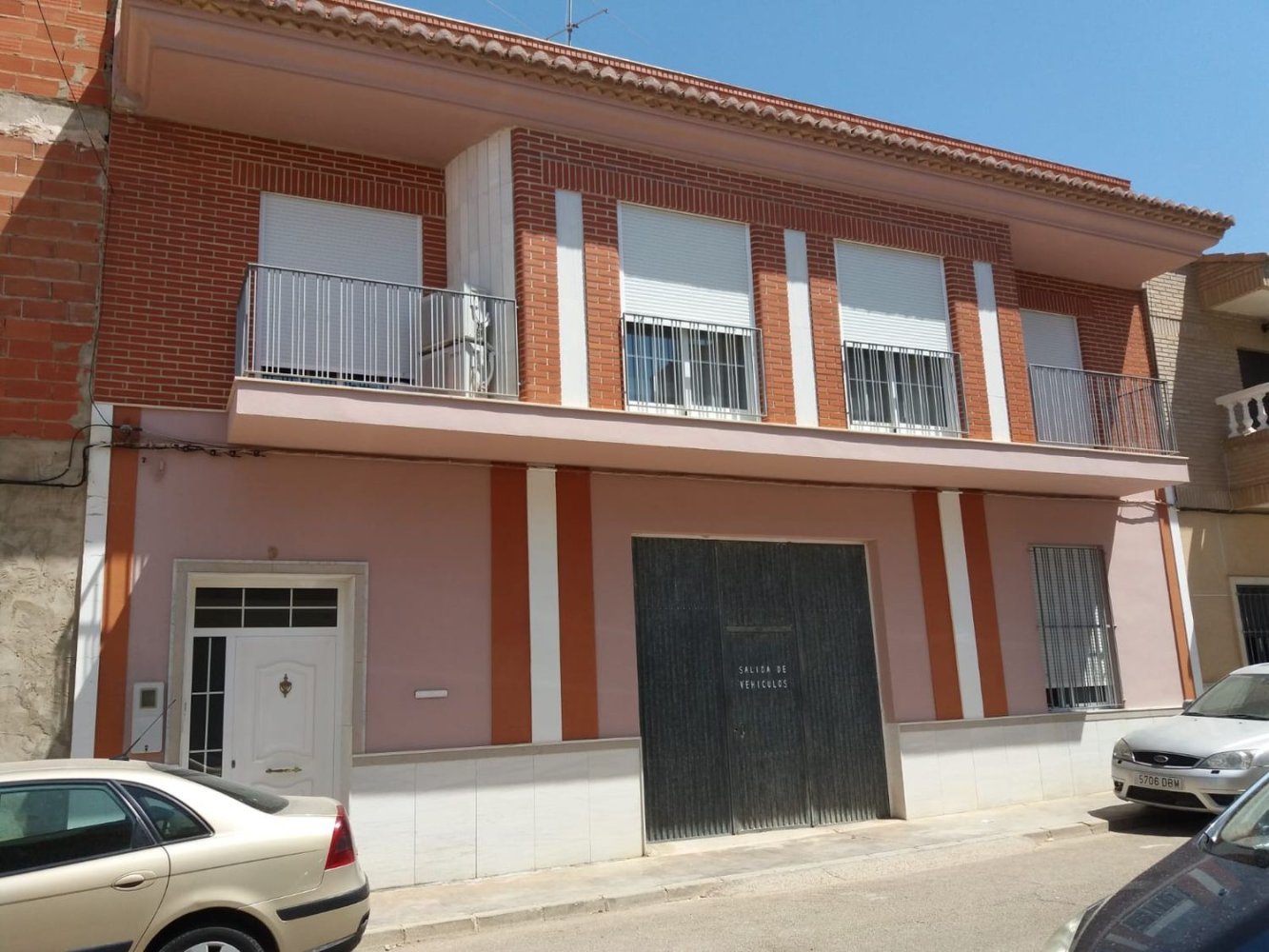 Adosado de 4 dormitorios en València, Spain No. 215435