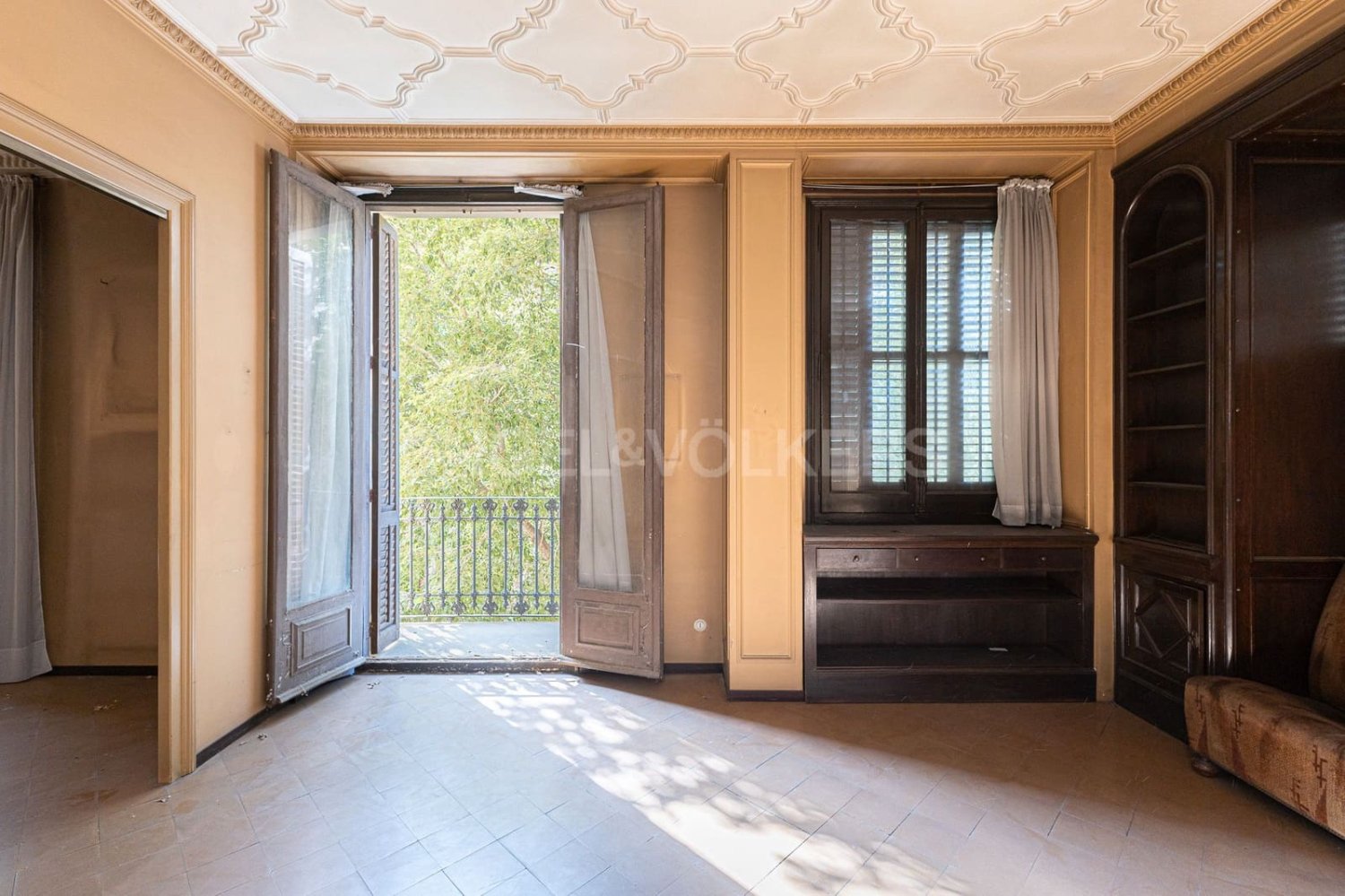 6 bedrooms Commercial property in Eixample, Spain No. 134981