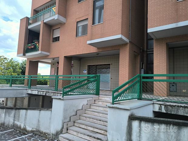 1 room Commercial property in Campobasso, Italy No. 292251