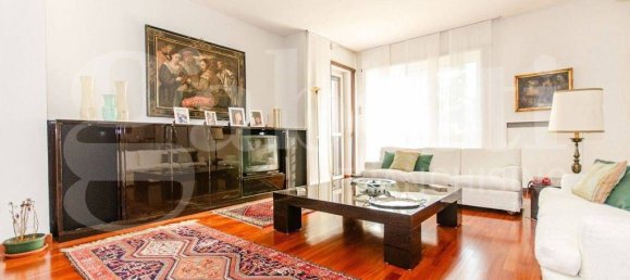 3 bedrooms Apartment in Milan, Italy No. 332124 3