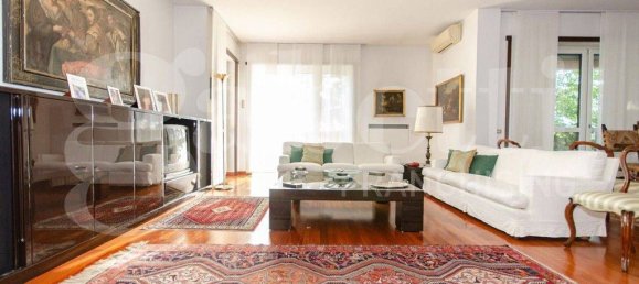 3 bedrooms Apartment in Milan, Italy No. 332124 2