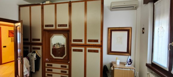 3 bedrooms Apartment in Verona, Italy No. 88010 11