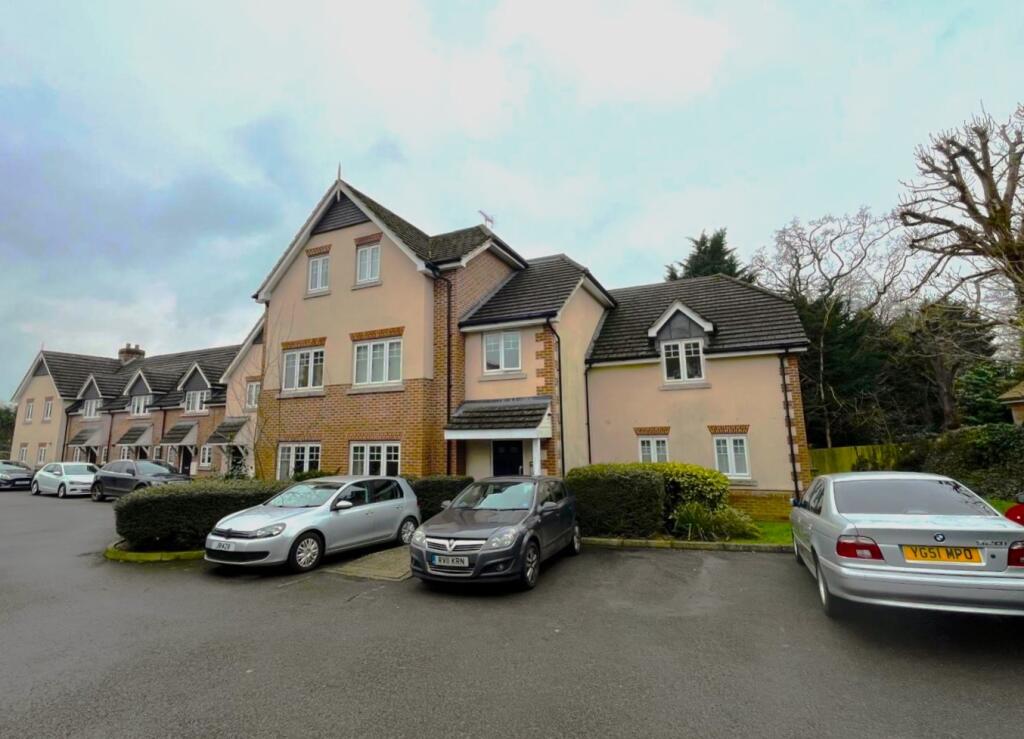 1 bedroom Apartment in Leatherhead, United Kingdom No. 13894