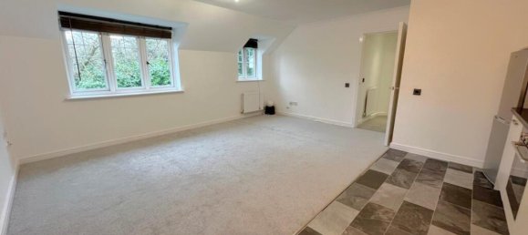 1 bedroom Apartment in Leatherhead, United Kingdom No. 13894 2