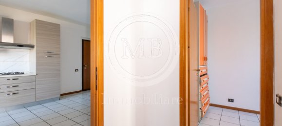 2 bedrooms Apartment in Bergamo, Italy No. 380833 3