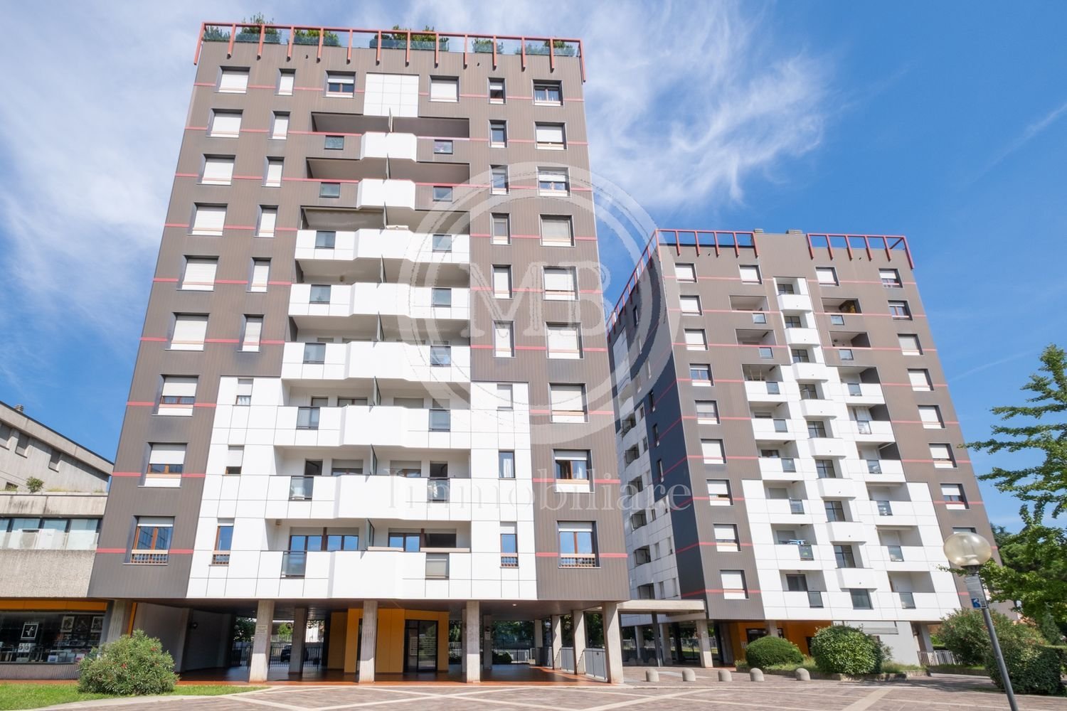 2 bedrooms Apartment in Bergamo, Italy No. 380833